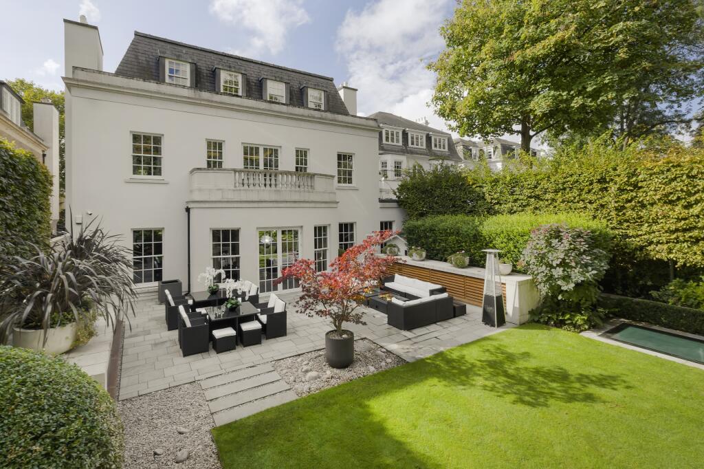 Modern 2-Bed Flat, Eccleston Square, Pimlico