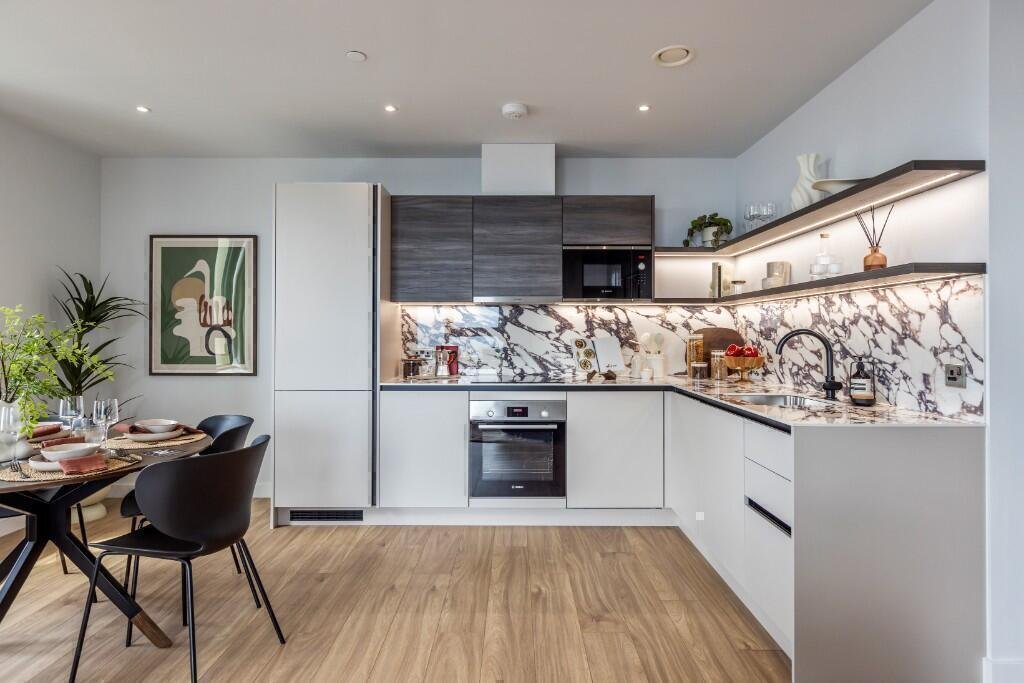 4 bed terraced house for sale — Photo 2