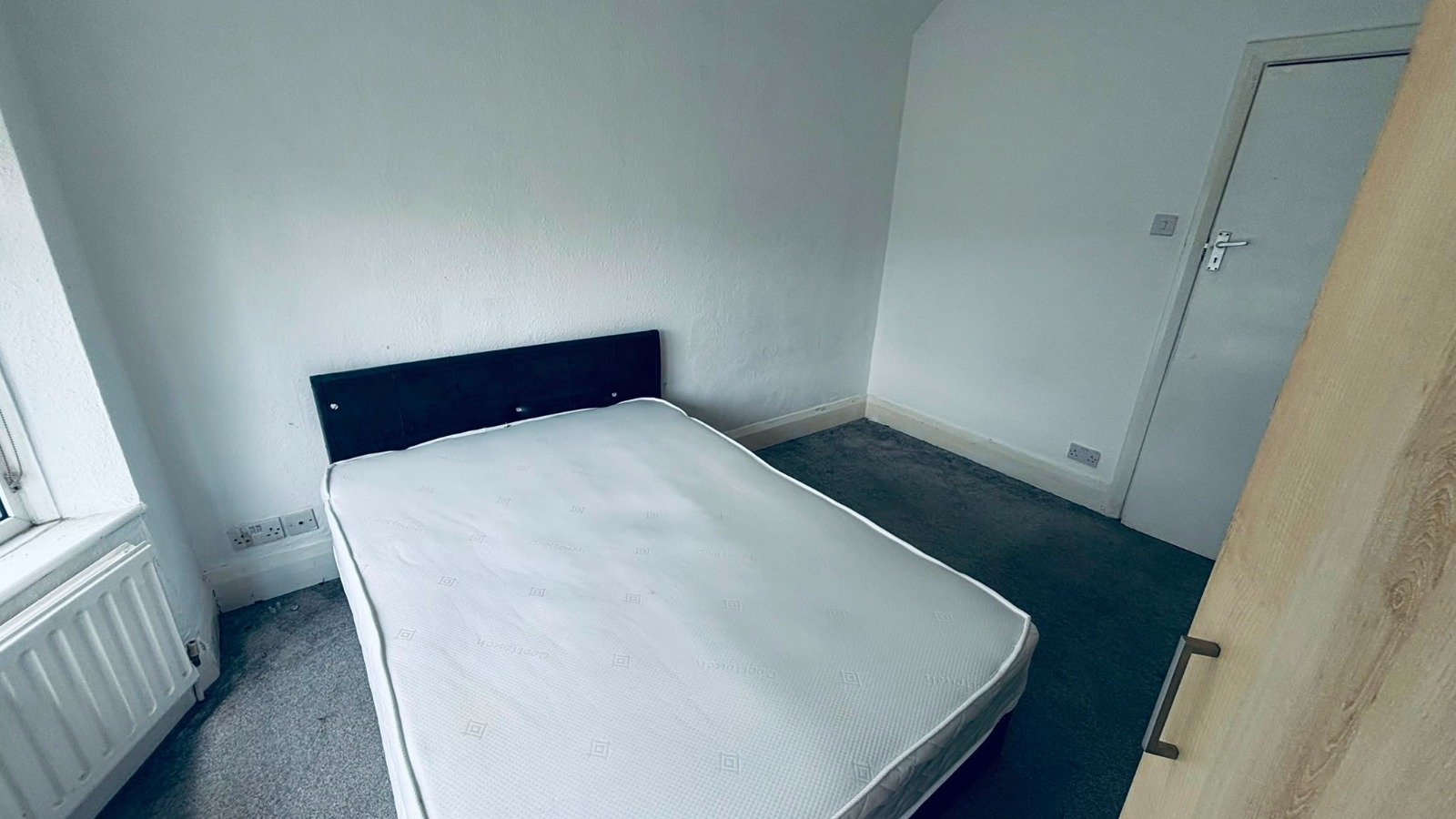 Lovely room near Hendale Avenue