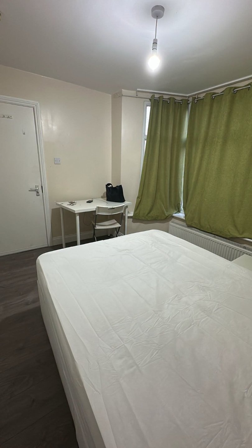 An Ensuite room available in Whitby Garden. — Photo 4