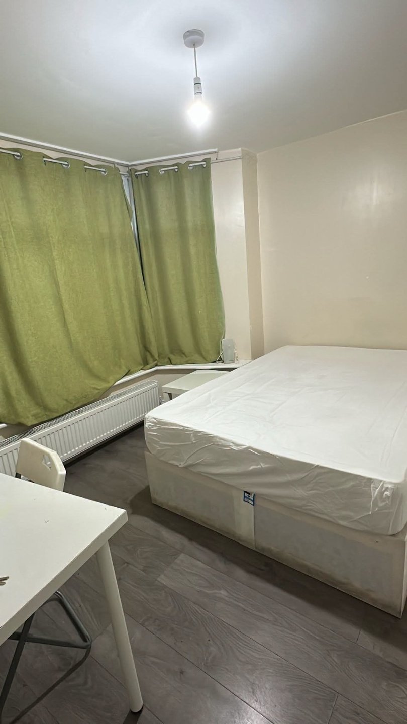 An Ensuite room available in Whitby Garden. — Photo 5