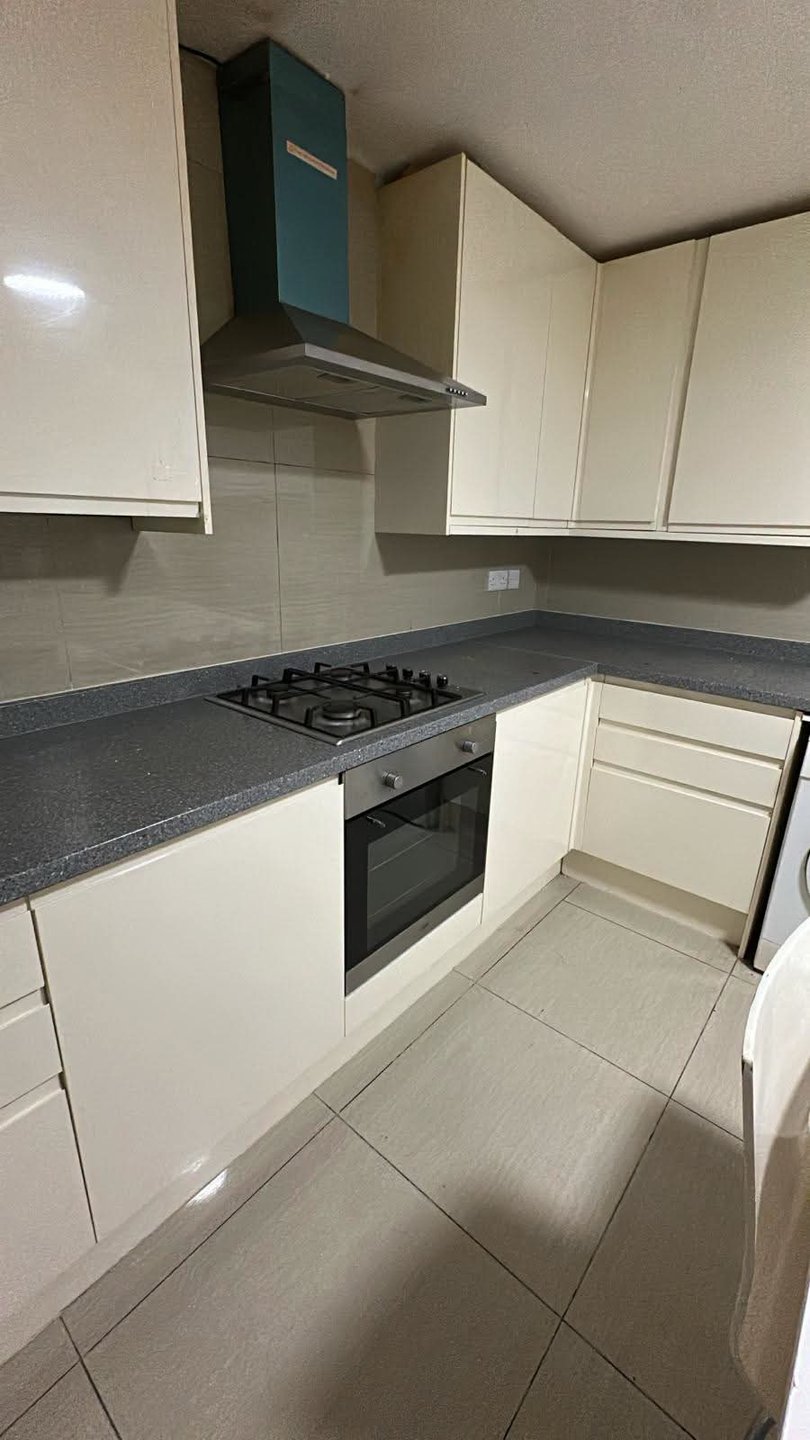 An Ensuite room available in Whitby Garden. — Photo 1