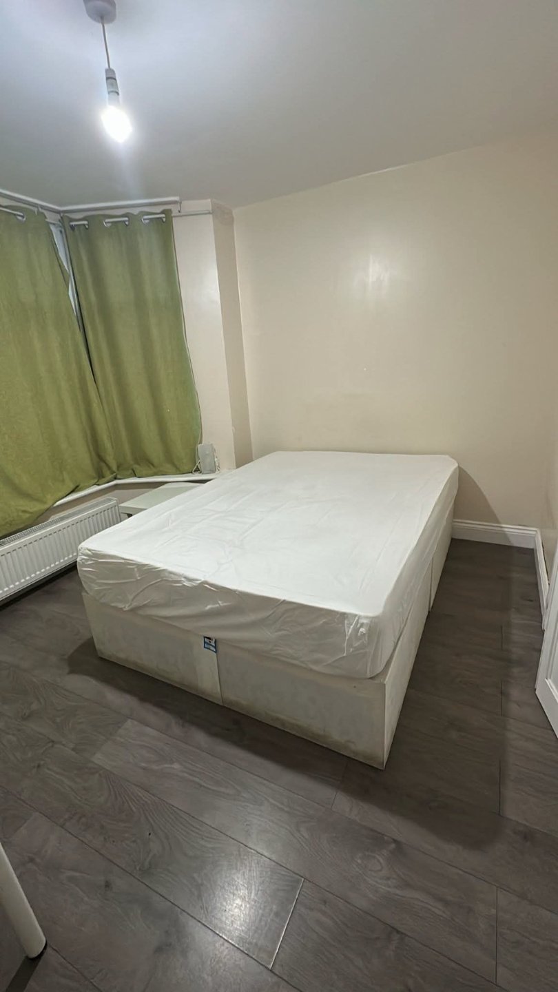 An Ensuite room available in Whitby Garden. — Photo 7